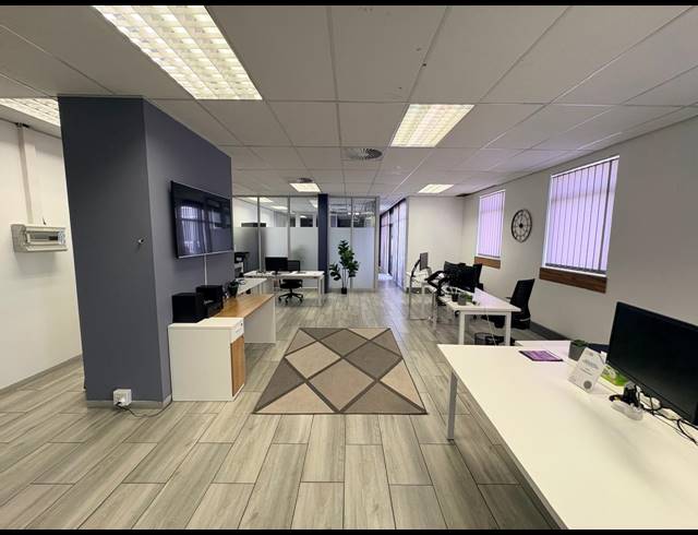 180M² OFFICE TO LET IN FOURWAYS